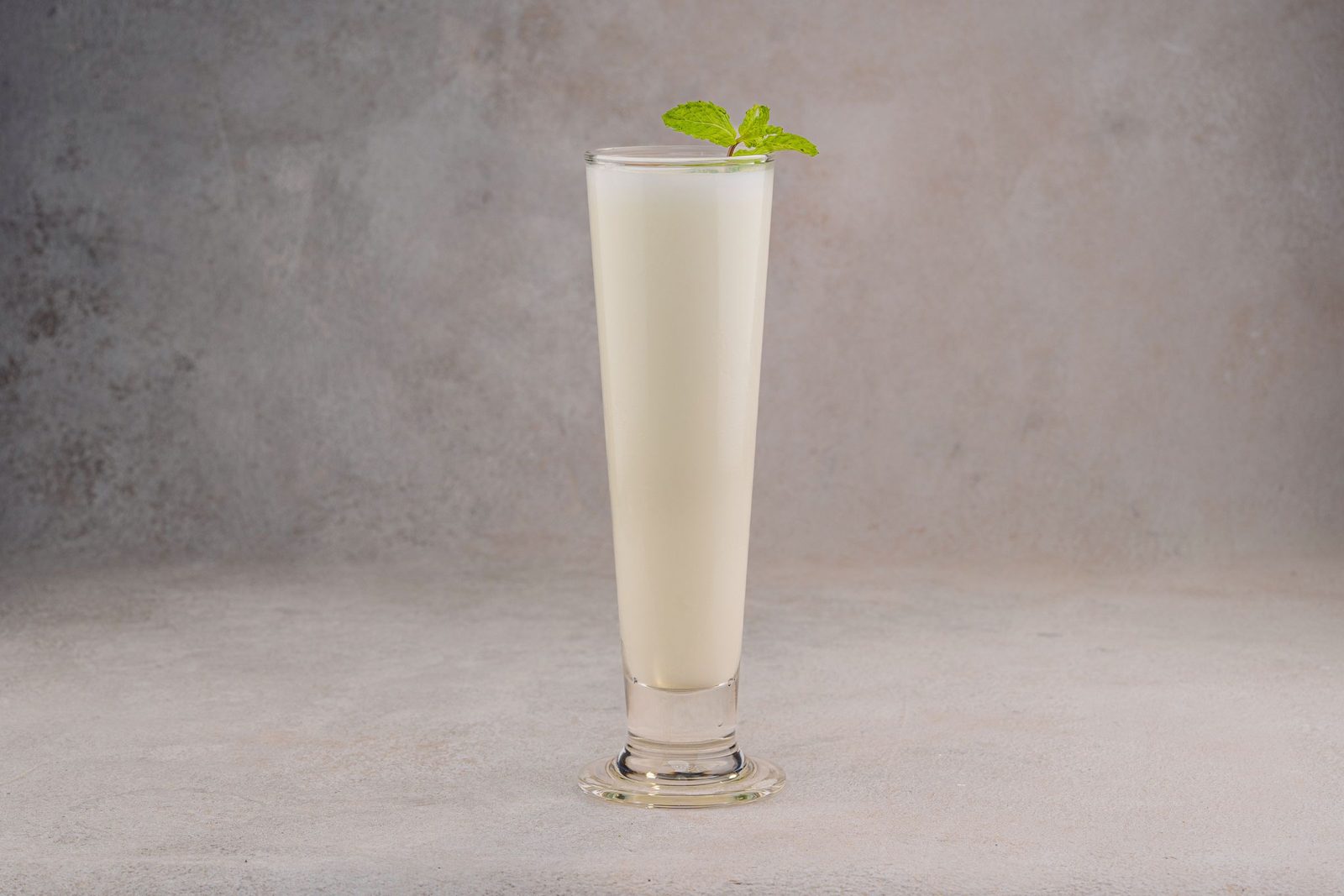 Boisson crémeuse froide dans un verre